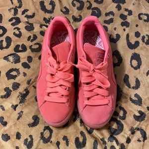 Pink suede pumas - kids 6.5 fits women’s 8-8.5